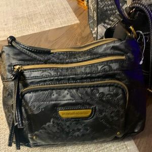 Black medium size crossbody